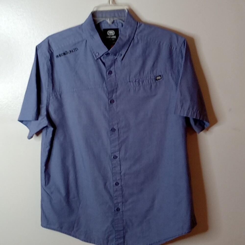 Ecko Unltd Men's Lite Blue Collared Button down Large short sleeve pocket shirt.